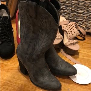 Black/gray heeled Miranda Lambert cowboy boots